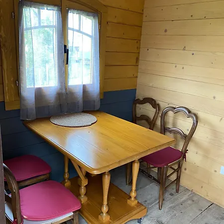Roulottes Des Combrailles Appartement